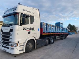 salvatori flatbed loading roof tiles in France