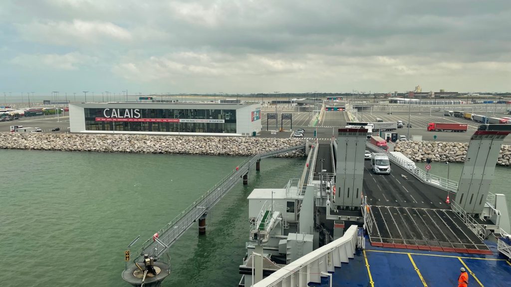 La remorque d'importation Salvatori arrive de Douvres à Calais